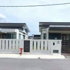 JOVIAL SingleStorey Bungalow 4Room10Pax `Alma