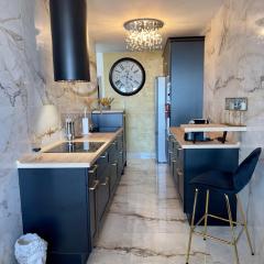 LaLaura high quality apartment Znjan beach 500 m Sea Magic View free Parking