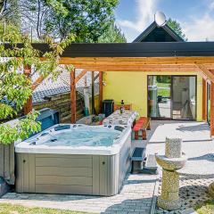 Ladybug House With Whirlpool - Happy Rentals