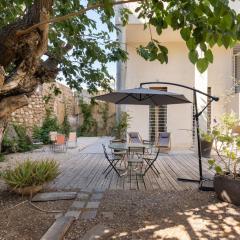 Secret Garden in Jaffa + Free Parking