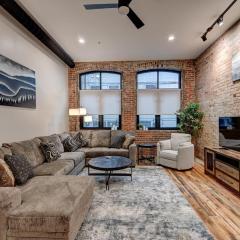 Fabulous Downtown 2 bedroom Condo