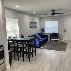 Charming 2-Bedrooms Central Clearwater Apartment With Private Backyard