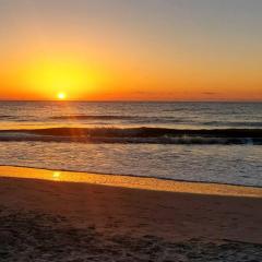 Cute 2 bedroom, 2 bath Condo at Folly Field Beach