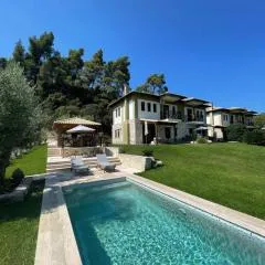 Paralia Homes cheerful 2 bedroom with pool, unit #1