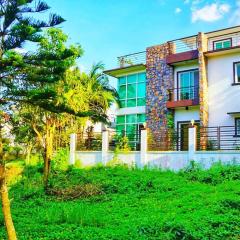 Melia's House Tagaytay - Nature Home for Rent