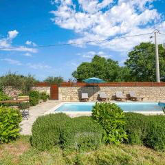 Nice Home In Mratovo With 3 Bedrooms, Wifi And Outdoor Swimming Pool