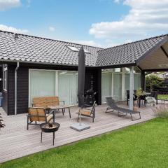 Beautiful Home In Karrebksminde With Wifi And 3 Bedrooms