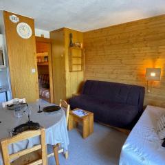 Studio cosy pour 4 à Méribel Altiport, au pied des pistes avec balcon et proche golf - FR-1-411-870
