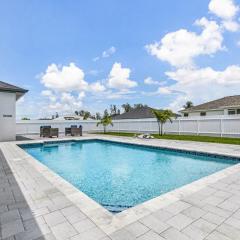 Like a shiny new penny! - Brand new home with heated pool - Villa Sunburst