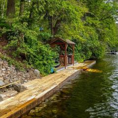 Riverfront Log Cabin on the Hudson with Private Dock