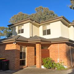 Glen Waverley 3BRM Vacation Home FreeParking Netflix