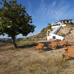 30 acre Mountaintop Villa 360 View+ Amenities