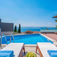 Luxury VILLA BANE, heated private pool and jacuzzi, sandy beach 120m far, 12 pax