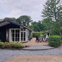 Fijn chalet met grote tuin op de Veluwe