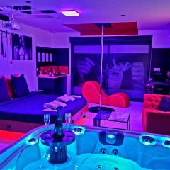 Loveroom Very Good Trip chambre avec jacuzzi privatif