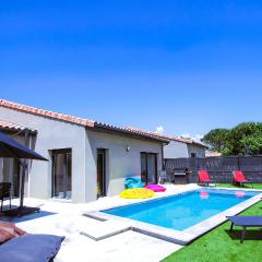 Nice Home In Clon Dandran With 4 Bedrooms, Wifi And Private Swimming Pool