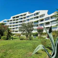 Superbe T2 tout confort 3 étoiles, entièrement renové avec piscine, parking, clim, wifi, Netflix