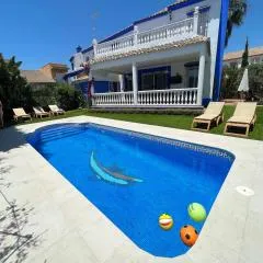 Chalet con piscina privada, parking y zona BBQ