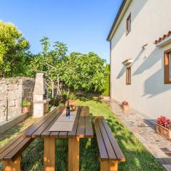 Gorgeous Apartment In Porec With Kitchen