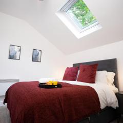 The Den - KING BED, 5 min walk to City Centre