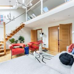 Vibrant Urban Escape, Family Friendly - Sleeps 7!