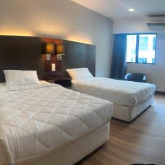 Deluxe Twin Room AYS