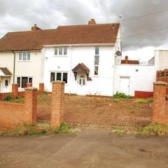 Immaculate 3-Bed House in Dudley