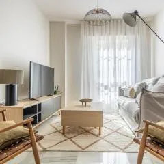 Amplísimo apartamento de diseño nuevo en el corazón de Triana, Parking included