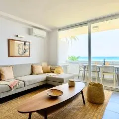 Charming 2 Bedroom Retreat with Beachfront Views