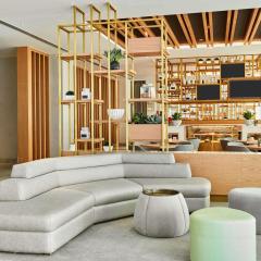 Hilton Garden Inn Dubai, Mall Avenue