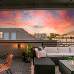 Stylish New Gulch Home Rooftop Deck w City Views
