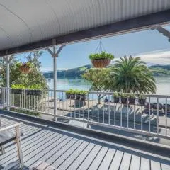 Maison de la Mei - Akaroa Deluxe Upstairs Unit