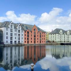 Gorgeous Apartment In lesund With House A Panoramic View