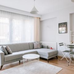 Chic Flat w Balcony 5 min to Moda Coast in Kadikoy