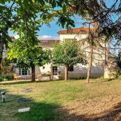 Petit Est - Eco Cottage in large private garden near Saint-Emilion