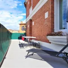 Le Bout du Pont - 5 min à pied de la gare Villebourbon et de l'hypercentre - Vue sur Pont Vieux - Grande terrasse - 8 couchages - 3 chambres spacieuses - 4 lits - Places de stationnement gratuites au pied de l'immeuble