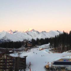 Arcs 1800: 5/6 people Ski Studio view Mont Blanc