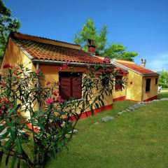 Functional bungalow with a balcony or terrace, 7km from Umag