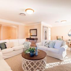 White Sands, 14 Whitesands Road - Pet Friendly, Linen & Air Con