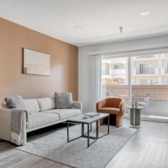 Beverly Grove 1br w gym nr restaurants malls LAX-1106