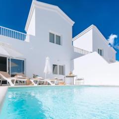 Casa Lolalo - Modern Villa with pool, 15min walk to Marina Rubicón