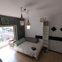 Cozy room with balcony near TLV