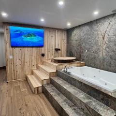 Luxury suite with Sauna and Spa Bath - Elkside Hideout B&B