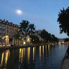 A Paris, au bord de l'eau
