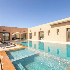 Villa Sanna, élégante avec piscine, jacuzzi & jeux