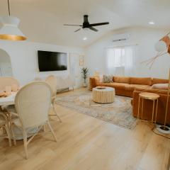 East Downtown Desert Chic Casita-Hot Tub-Pet Friendly-No Pet Fees!