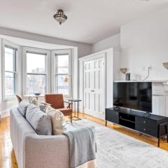 Back Bay 1BR steps from Newbury T BOS-559
