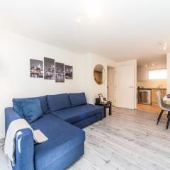 Pass the Keys Fresh and Stylish Central Flat With Parking and Garden