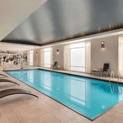 Hilton Chicago Magnificent Mile Suites