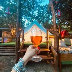 Yurta con uso piscina e vista meravigliosa